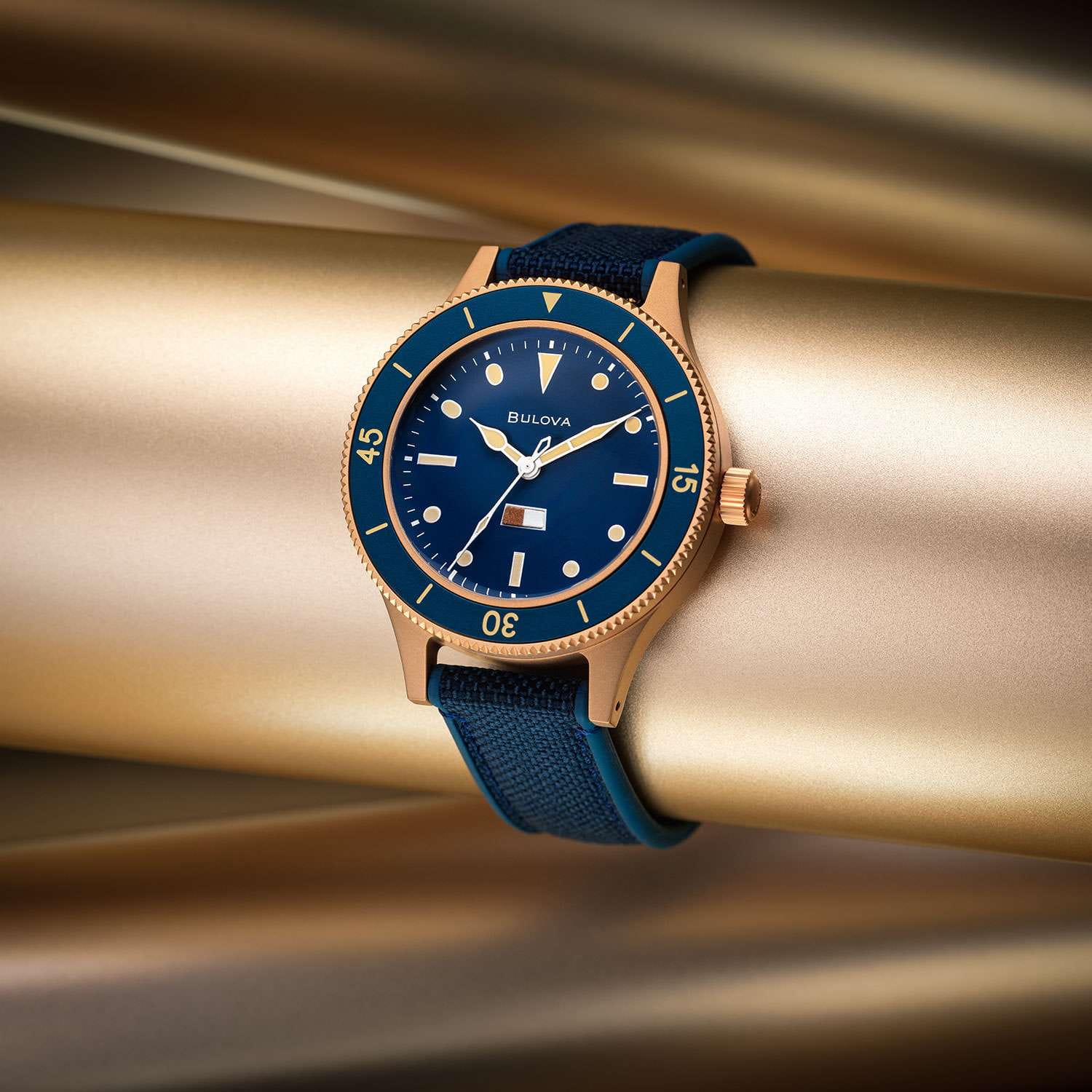 Bulova Bulova Mil-Ships 98A325,  сша мужские часы на браслете нейлон боковой вид