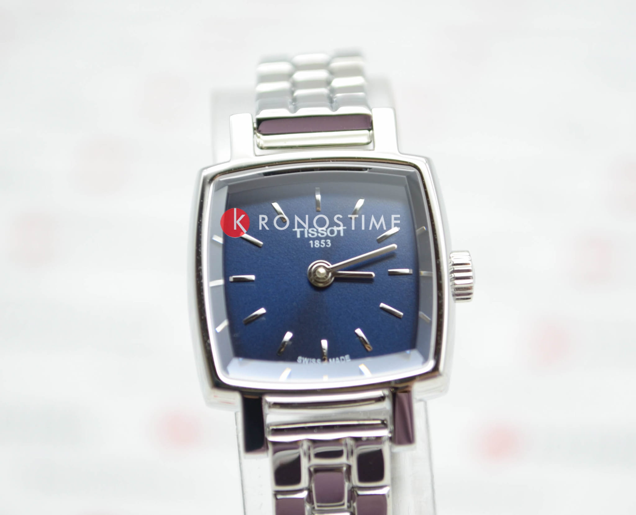 Tissot Tissot Lovely Square T058.109.11.041.01 кварцевые женские часы часы крупный план синий циферблата