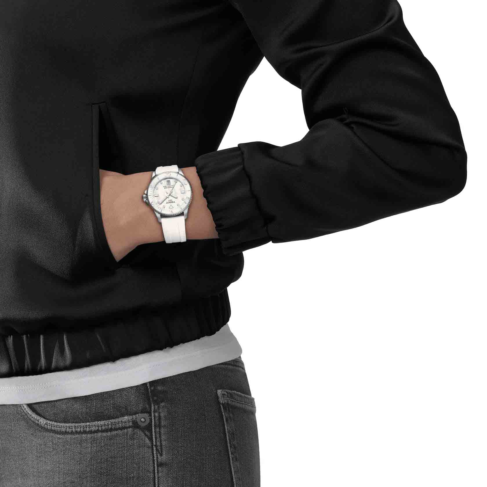 Tissot Tissot Seastar 1000 T120.210.17.116.00 Seastar 1000, наручные женские часы фото под углом