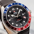Swiss Military by Chrono Swiss Military by Chrono Quartz GMT SM34095.04  наручные мужские часы фото под углом.