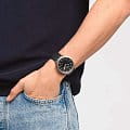 Swatch SB07S105 наручные мужские часы застежка крупным планом