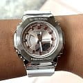 Casio Casio G-Shock GM-S2100WS-7ADR (GM-S2100WS-7A) GM, наручные женские часы фото под углом
