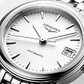 Longines Longines Flagship L4.274.4.12.6 механические женские часы часы крупный план белый циферблата
