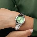 Festina Festina Swiss Made F20049/2  наручные женские часы фото под углом.