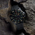 Luminox Luminox Master Carbon SEAL Automatic XS.3865.GOLD механические мужские часы часы крупный план черный циферблата
