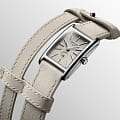 Longines L52554792 женские часы застежка крупным планом