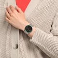 Swatch SS07S128G женские часы застежка крупным планом
