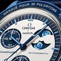 Swatch Swatch x Omega Bioceramic Moonswatch Mission to The SuperBlue Moonphase SO33N700  наручные мужские часы фото под углом.