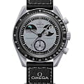 Swatch Swatch x Omega Bioceramic Moonswatch Mission to EarthPhase SO33M700  SO33M700 кварцевые мужские часы серый циферблат, браслет нейлон — вид спереди