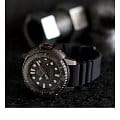 Orient RA-AC0L03B00B мужские часы застежка крупным планом