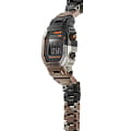 Casio Casio G-Shock GMW-B5000TVB-1DR электронные мужские часы часы крупный план  циферблата