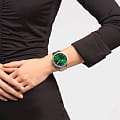 Swatch SB07S101G мужские часы застежка крупным планом