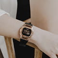 Casio Casio G-Shock GM-S5600PG-1DR (GM-S5600PG-1ER) электронные женские часы часы, крупный план черный циферблат