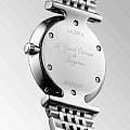 Longines L42094976 наручные женские часы застежка крупным планом