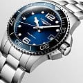 Longines L33704966 наручные женские часы застежка крупным планом
