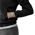 Tissot T1562101109100 наручные женские часы застежка крупным планом